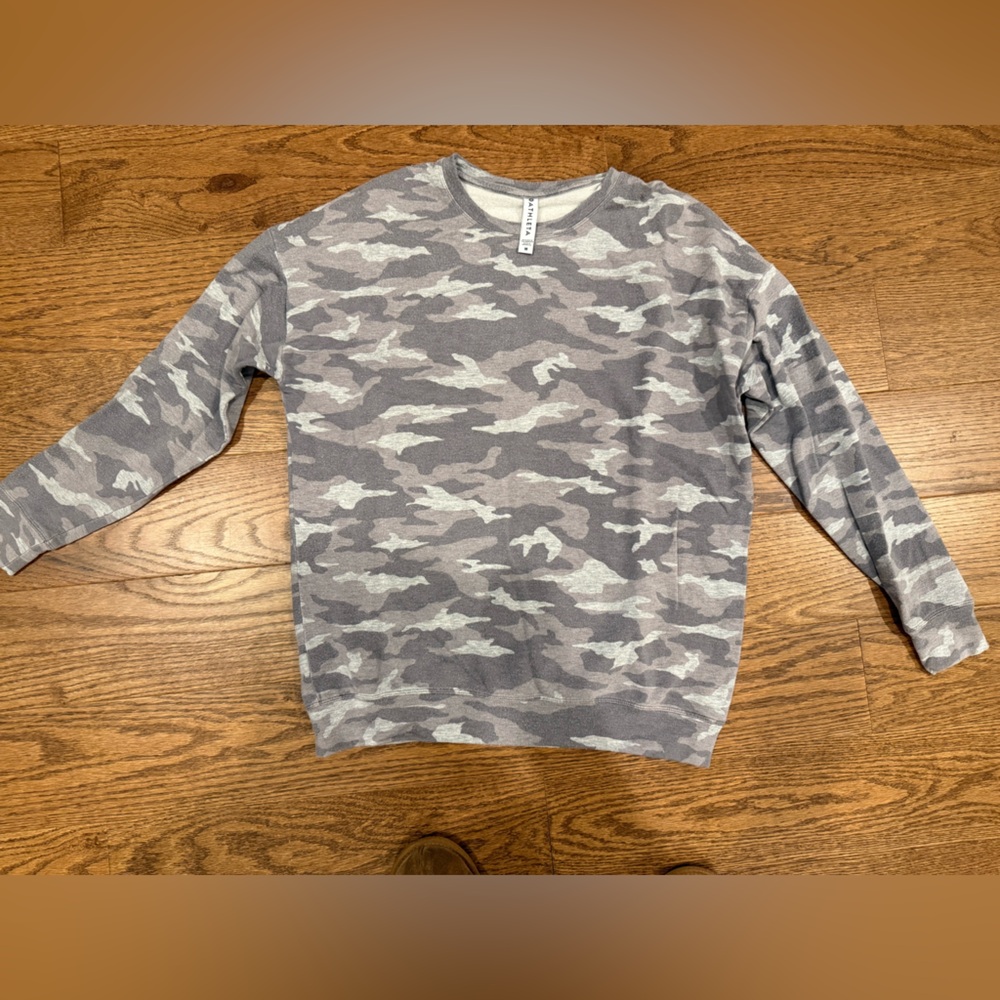 Athleta Women’s Gray Camo Long Sleeve Tee